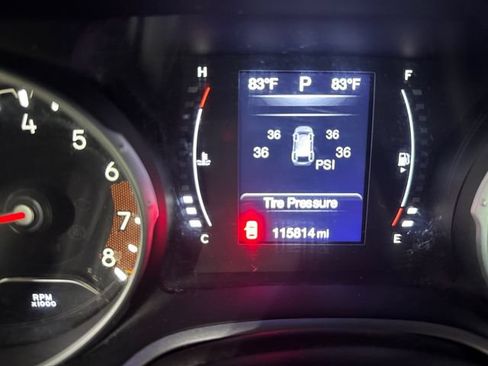 Used 2018 Jeep Compass Latitude w/ Cold Weather Group AWD/4WD image 2