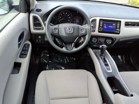 Certified 2017 Honda HR-V LX image 9