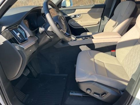 New 2026 Volvo XC90 B6 Plus w/ Protection Package Premier image 25