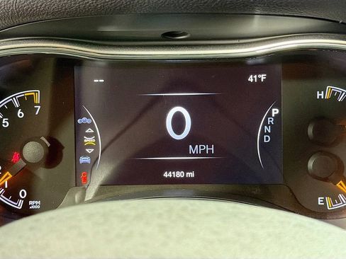 Used 2020 Jeep Grand Cherokee Altitude RWD image 15