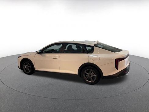 Used 2025 Kia K4 LXS image 10