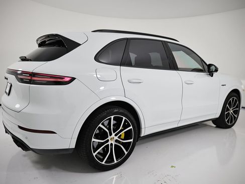 Certified 2023 Porsche Cayenne Turbo S AWD/4WD image 7