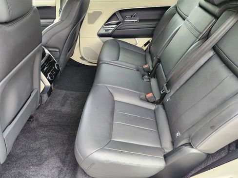 Used 2022 Land Rover Range Rover Long Wheelbase SE image 30