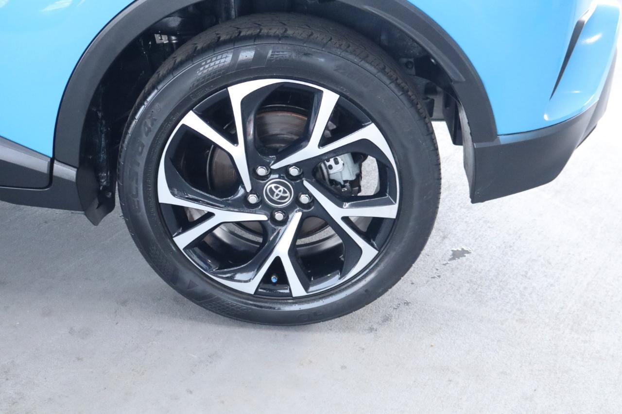 Used 2019 Toyota C-HR XLE FWD image 11