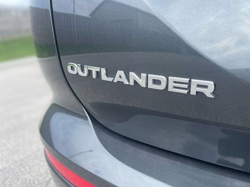 Used 2025 Mitsubishi Outlander SE AWD/4WD image 13
