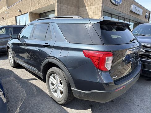 Used 2023 Ford Explorer XLT AWD/4WD image 4