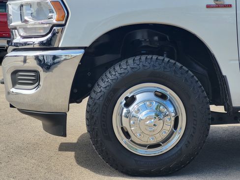 Used 2024 RAM 3500 SLT w/ Quick Order Package 2YG SLT AWD/4WD image 9