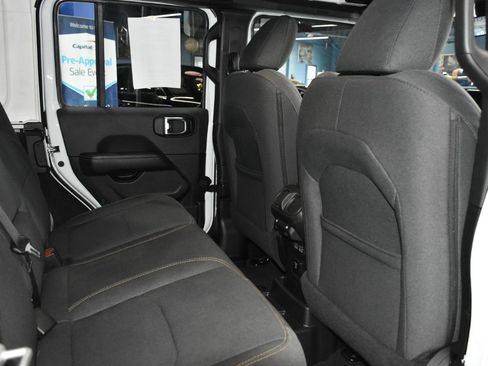 Used 2025 Jeep Wrangler Unlimited Sahara w/ Safety Group AWD/4WD image 16