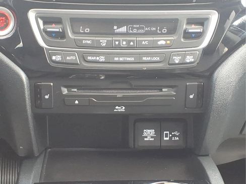 Used 2022 Honda Pilot Touring image 25