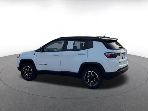 Used 2025 Jeep Compass Trailhawk AWD/4WD image 10