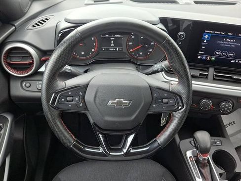 Used 2024 Chevrolet Trax RS FWD image 12