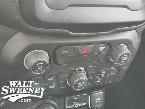 Used 2019 Jeep Renegade Latitude w/ Cold Weather Group image 24