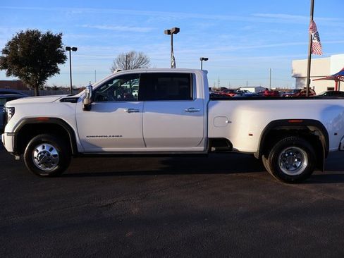 Used 2025 GMC Sierra 3500 Denali Ultimate image 2