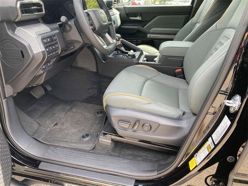 Used 2025 Toyota Tacoma Trailhunter image 14
