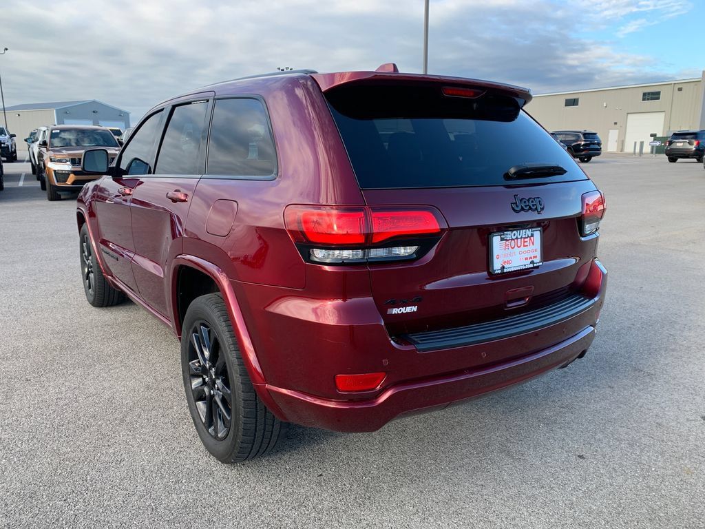 Used 2020 Jeep Grand Cherokee Altitude AWD/4WD image 5