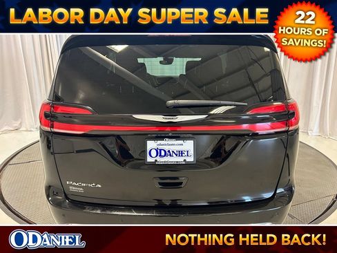 Used 2025 Chrysler Pacifica Select FWD image 28