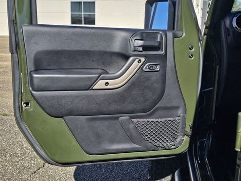 Used 2016 Jeep Wrangler Unlimited Sahara image 13