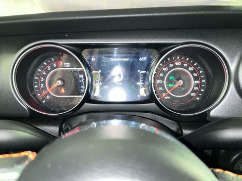 Used 2022 Jeep Gladiator Mojave w/ Cold Weather Group AWD/4WD image 17
