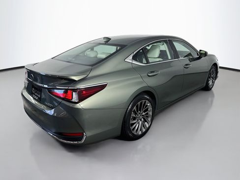 Used 2025 Lexus ES 300h Ultra Luxury w/ Accessory Package (Z2) FWD image 7