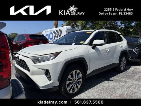 Used 2021 Toyota RAV4 XLE Premium FWD image 9