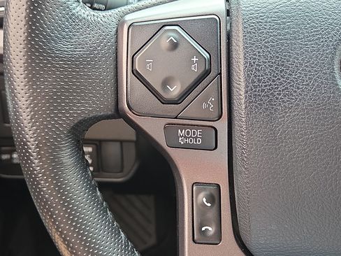 Used 2020 Toyota Tacoma TRD Off-Road w/ TRD Premium Off Road Package AWD/4WD image 21