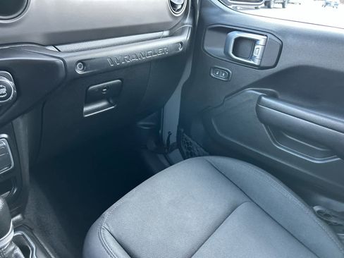 Used 2021 Jeep Wrangler Unlimited Sport image 38