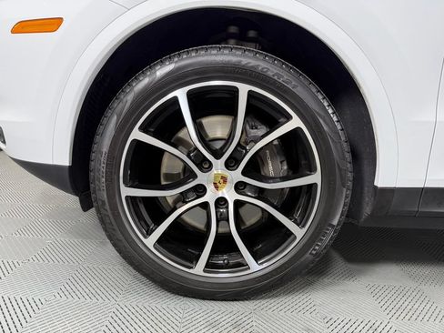 Used 2022 Porsche Cayenne AWD/4WD image 11