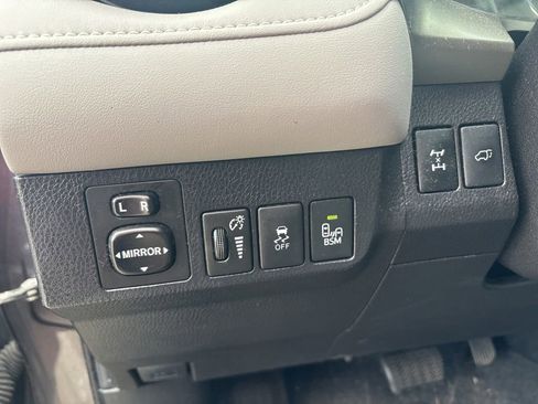 Used 2015 Toyota RAV4 Limited w/ Technology Package AWD/4WD image 14
