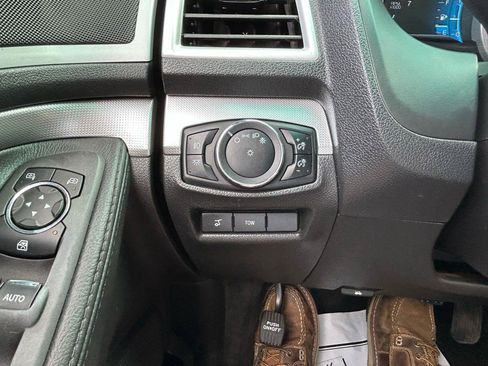Used 2015 Ford Explorer XLT w/ Equipment Group 202B AWD/4WD image 28