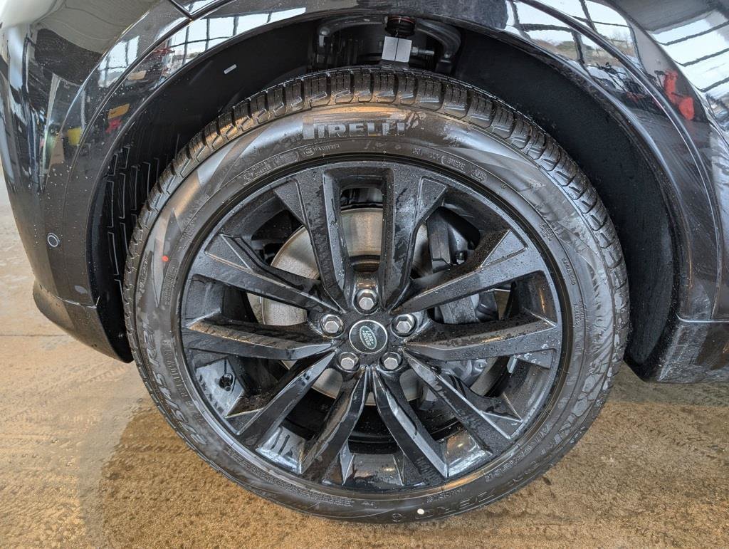 New 2026 Land Rover Discovery Limited Edition AWD/4WD image 7