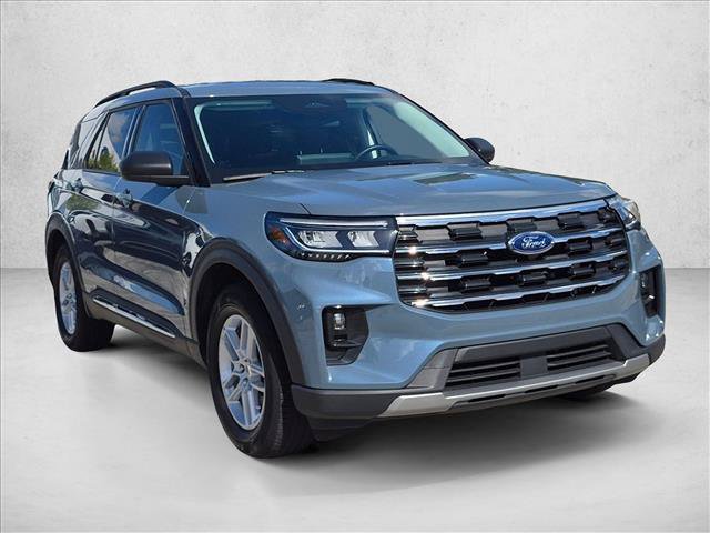 Used 2025 Ford Explorer Active w/ Active Comfort Package RWD image 3