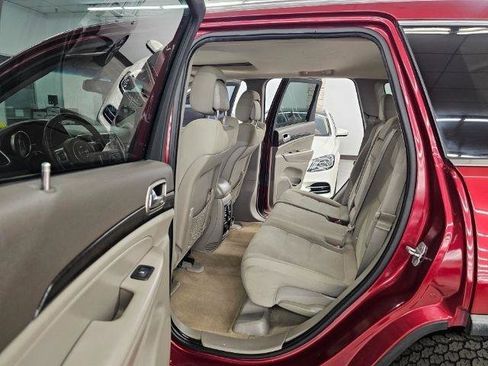 Used 2012 Jeep Grand Cherokee Laredo w/ Laredo E Group image 29