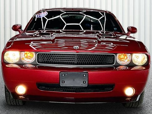 Used 2009 Dodge Challenger R/T RWD image 2