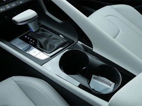 New 2026 Hyundai Elantra Limited image 16