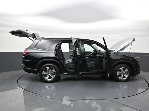 Used 2025 Honda Pilot EX-L image 29