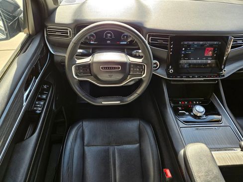 Used 2023 Jeep Wagoneer L Series II AWD/4WD image 14