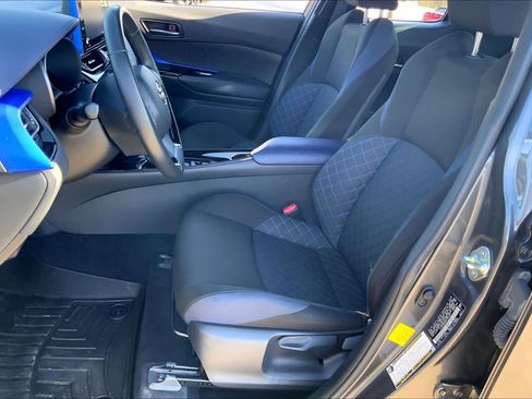 Used 2021 Toyota C-HR XLE image 7