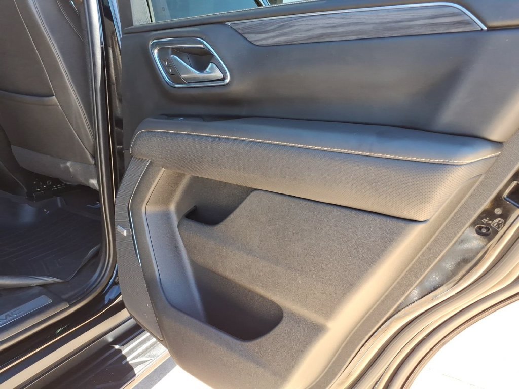 Used 2023 GMC Yukon SLT RWD image 13