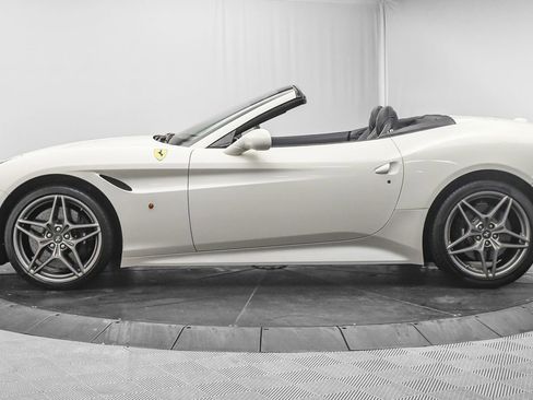Used 2016 Ferrari California T image 5