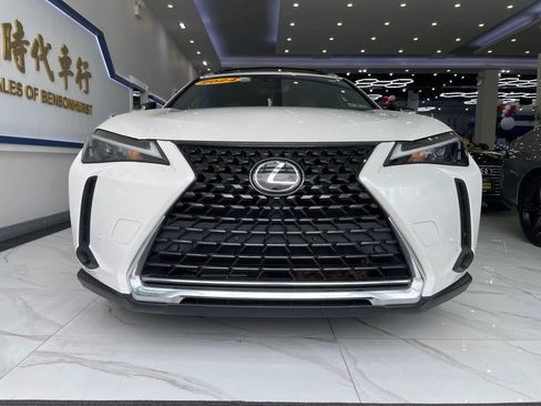 Used 2024 Lexus UX 250h AWD w/ Premium Package image 2