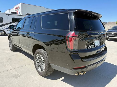 Used 2025 Chevrolet Suburban Z71 AWD/4WD image 5