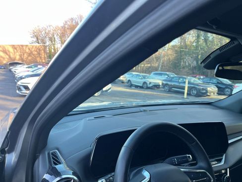 Used 2025 Chevrolet Equinox LT image 34