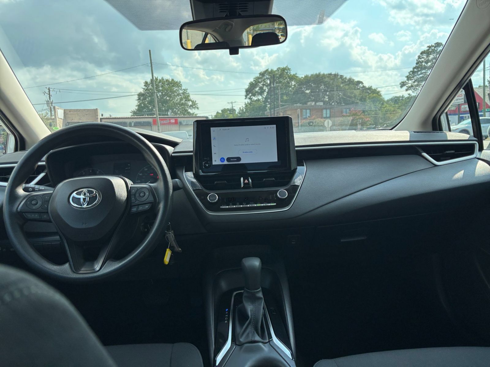 Used 2025 Toyota Corolla LE FWD image 30