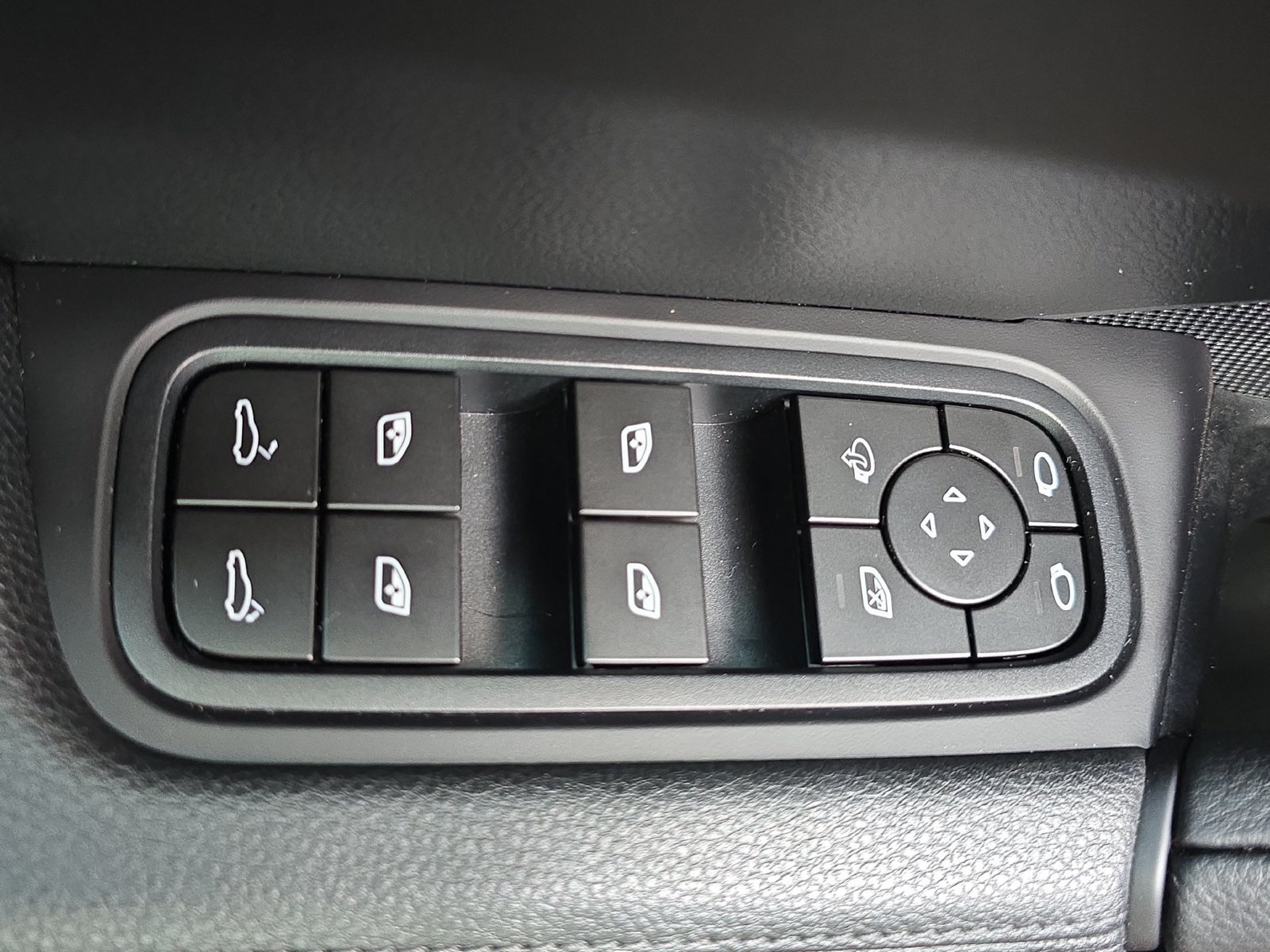 Certified 2025 Porsche Cayenne AWD/4WD image 15