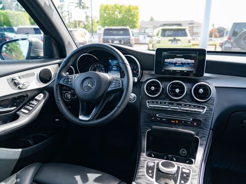 Used 2019 Mercedes-Benz GLC 300 4MATIC image 26
