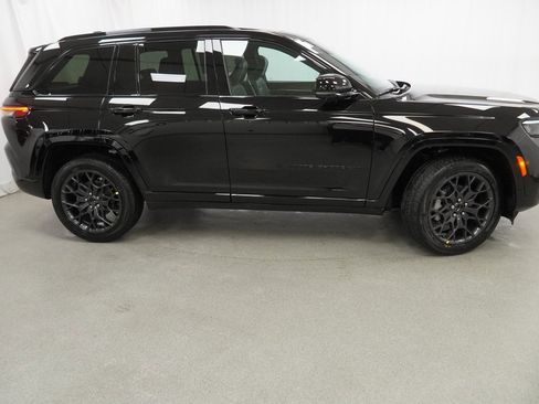 New 2025 Jeep Grand Cherokee Summit w/ Obsidian Package image 9