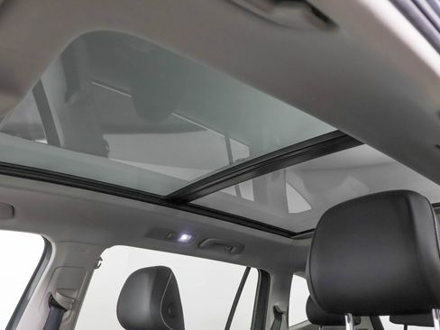 Used 2022 Volkswagen Tiguan SE AWD/4WD image 10