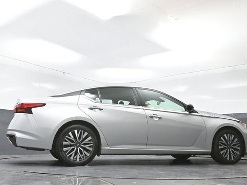 Used 2024 Nissan Altima 2.5 SV FWD image 47