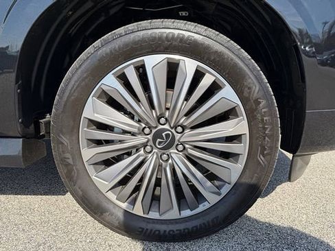 Certified 2025 INFINITI QX80 Sensory image 23