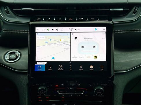 Used 2023 Jeep Grand Cherokee Overland w/ Luxury Tech Group IV image 32